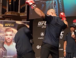 Видео: Стриклэнд «отмастерклассил» болельщика на открытой тренировке перед UFC 312