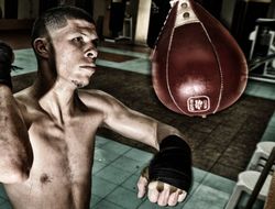 фото - Мартинес: Не надо позволять Ломаченко думать