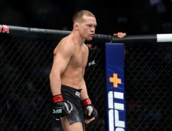 фото - UFC 267. Пётр Ян вырвал победу у Кори Сэндхагена