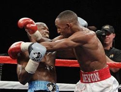 фото - (Репортаж) Подробный отчет о поединке Тима Брэдли и Девона Александера