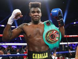 фото - Не без сенсаций: дебютное поражение Родригеса, вымученная победа Адамеса