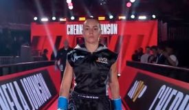 Сексапильная Джонсон защитила звание абсолютной чемпионки: видео