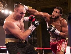 фото - Майкл Хантер — Александр Устинов: видео лучших моментов от vRINGe.com