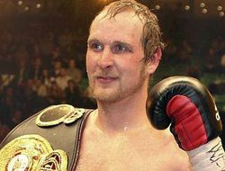 фото - Роберт Хелениус нокаутировал Лобжанидзе: видео окончания боя