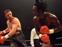 фото - Деды воевали: 53-летние Коллинз и Бенн хотят подраться ещё раз спустя 21 год