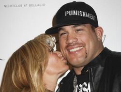 фото - Bellator 120: Тито Ортис «раздавил» Александра Шлеменко