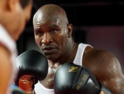 фото - Холифилд хочет заработать: Хватит отмазок, Тайсон! Подписывай контракт и чеши в ринг