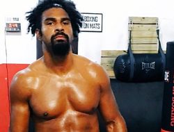 фото - Айс, айс бэйби: Дэвид Хэй в ужасе плещется в ледяной лохани — видео