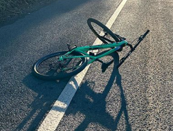 фото - Макгрегор попал под колёса авто, катаясь на велосипеде: видео