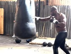 фото - Дюбуа готовится к реваншу с Усиком: видео