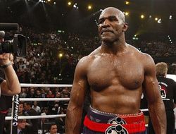 фото - Эвандер Холифилд возвращается на ринг, угрожает нокаутёрской мощью