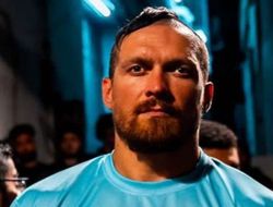 фото - Усик проплыл 10 км и пошёл в русскую баню: наткнулся там на Чисору — видео