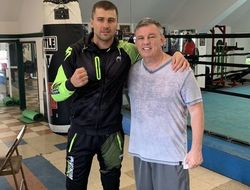 фото - Усик боксирует с тенью, Гвоздик в лагере с Атласом, Деревянченко благодарит казахстанцев — соцсети