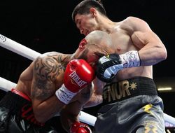 фото - Узбек Абдураимов поколотил кубинца на разогреве у Канело и Бивола: видео