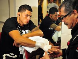 фото - Видео: лучшие моменты открытой тренировки участников UFC 185