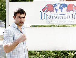 фото - Pахим Чахкиев перешёл в профессионалы