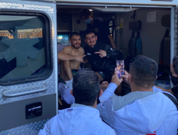 фото - Видео дня. Избитые Холлоуэй и Родригес в карете скорой помощи