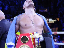 фото - Кадр дня. Эмоции Александра Усика после победы над Джошуа в реванше