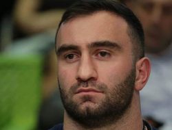 фото - Фрик-шоу из Белграда: Гассиев нокаутировал 42-летнего мешкобойца — видео