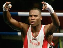 фото - Адонис Стивенсон: «Я выиграл более впечатляюще, чем Ковалёв!»