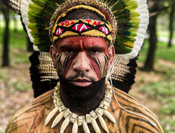 фото - Перейра посетил родное племя: плясал, стрелял из лука. Реакция Анкалаева