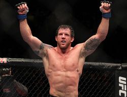 фото - UFC: Бэйдер жёстко нокаутировал Латифи коленом в голову (+ видео)