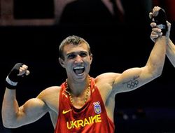 фото - Василий Ломаченко подписал контракт с Top Rank