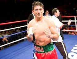 фото - Хулио Сезар Чавес разомнется перед боем с немцем Себастьяном Збиком