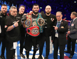 фото - Тренер Бетербиева ответил промоутеру Смита: «Ты молчал, когда мой боец дрался с твоим допинг-жуликом»