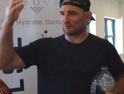 фото - Стриклэнд учит Перейру уму-разуму: «Знаю, что ты вырос в джунглях...»