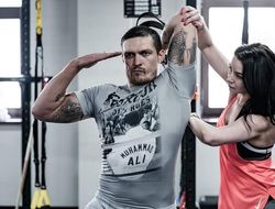 фото - Джошуа снова в нокдауне, растяжки Усика, пенсионные будни Макгрегора — соцсети