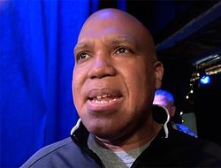 фото - Тренер Ричарда Комми не хочет выпускать его на Ломаченко сразу после травмы