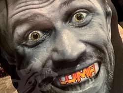 фото - Захожий бьёт капитана, Ривас готов к бою с Уайтом, Сехудо открывает банку золотой медалью — соцсети