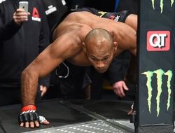 фото - UFC: Роналдо Соуза вновь быстро забил Дерека Брансона