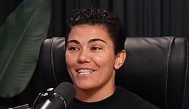 Экс-чемпионка UFC подрабатывает курьером