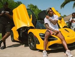 фото - Полиция: А-Чарло нагрубил официантке и украл у неё деньги — TMZ