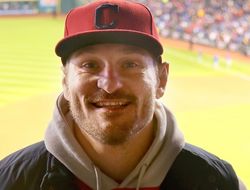 фото - Кормье уничтожил бы Емельяненко — прогноз чемпиона UFC Миочича