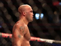 фото - UFC 266. Робби Лоулер испортил камбэк Нику Диасу, забив до ТКО