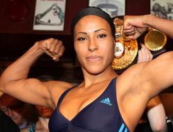 фото - Сесилия Брэкхус хочет бой со звездой ММА Кристианой «Киборг»