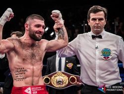 фото - Лиам Смит спорно уступил Магомеду Курбанову