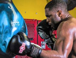 фото - Уайлдер готов драться с Фьюри, он выйдет на бой в декабре — Акпеджиори