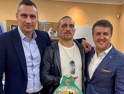 фото - Кличко вручил Усику пояс WBC. Пока что символический — фото и видео