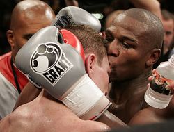 фото - Рикки Хэттон: Надеюсь, Макгрегор нокаутирует Мэйуэзера