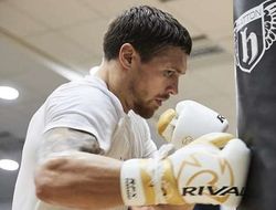 фото - «Несколько секунд до битвы». Усик показал, что отрабатывал перед выходом в ринг к Джошуа