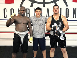 фото - Усик пригласил на бой со Спонгом, Хабиб на приёме у президента, Бивол с телохранителями — соцсети 