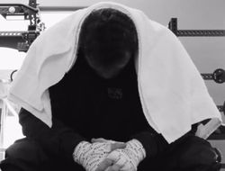 фото - Канело Альваресу нужна операция: возвращение в феврале не состоится