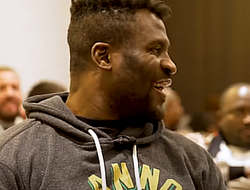 фото - Джон Джонс получил серьёзную травму и выбыл из UFC 295. Комментарий Нганну