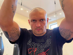 фото - Обрили уже. Александр Усик запустил челлендж и лишился шевелюры — видео