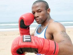 фото - Тхабисо Мчуну подписал контракт на бой с Александром Усиком в США