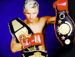 фото - Первая защита Рикки Бёрнза: обмен шила на мыло